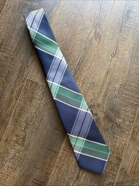 Club Room Men's Navy and Green Plaid Tie — Sleek Woven Necktie